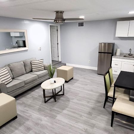 Cheerful Super Suite + 2 Queen + Sofa Bed Minutes From The Airport! 坦帕 外观 照片