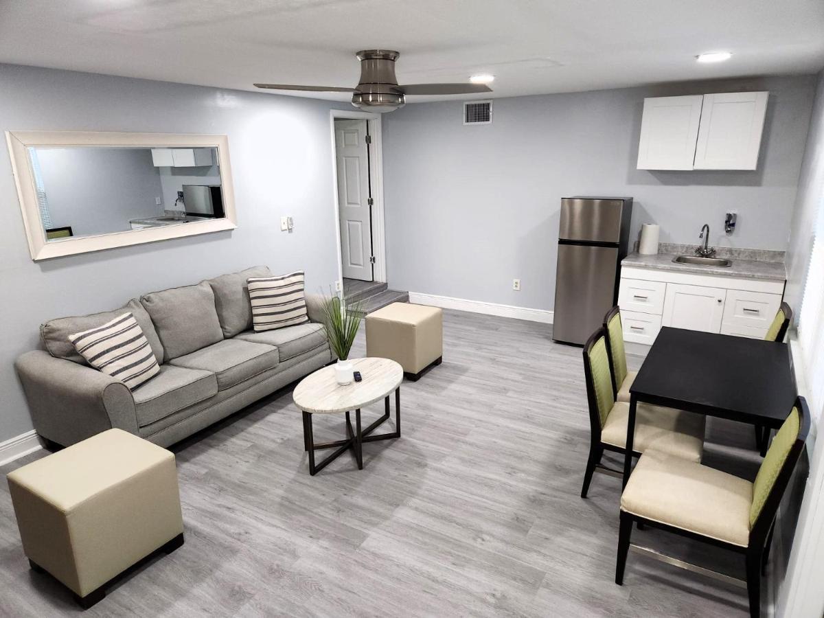 Cheerful Super Suite + 2 Queen + Sofa Bed Minutes From The Airport! 坦帕 外观 照片